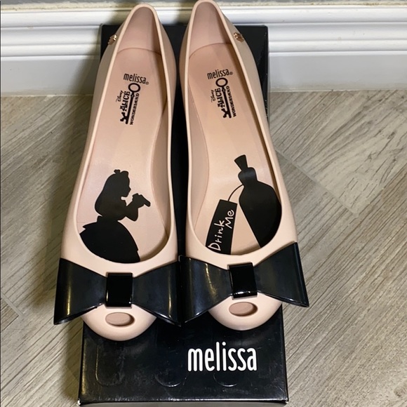 Authentic Melissa Disney Alice & Wonderland - Picture 2 of 7